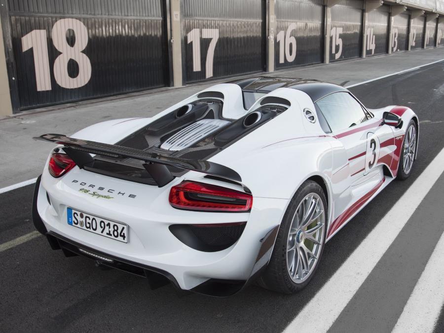  Porsche 918 Spyder Weissach Package 2014 года  (фото 15 из 18)